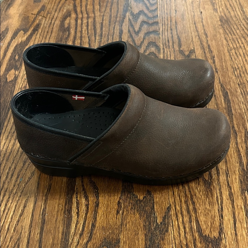 Sanita clogs size 39 worn once! Nurse shoes size 8